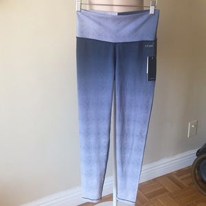 NWOT AR33 Workout Lounge Leggings and bra top set Small Ombre